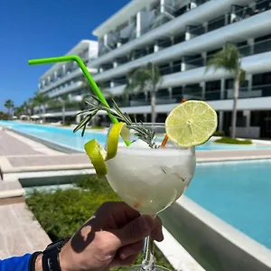 hard-rock-punta-cana-area-luxury-condo-casino-golf-beach.greaterantilleshotels.net/